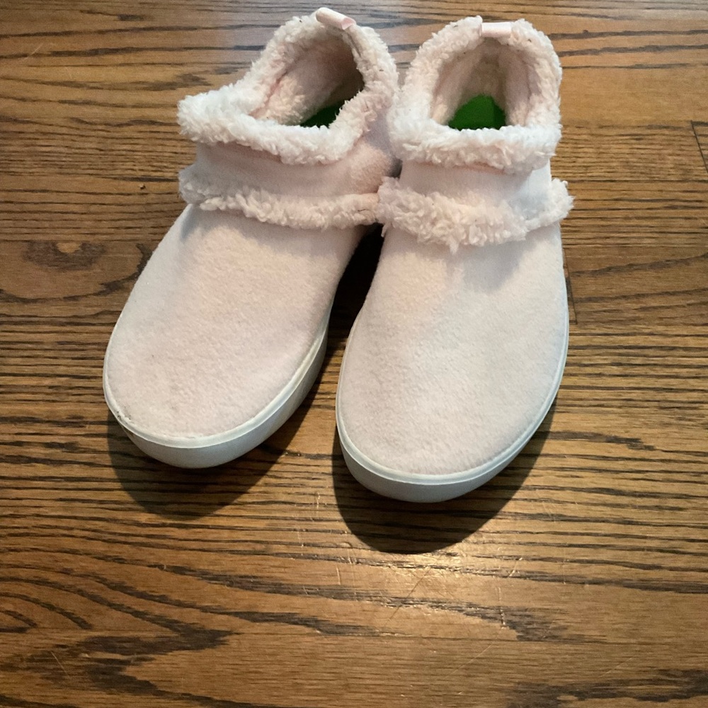 OOFOS Pink Plush Slip-On Shoes
